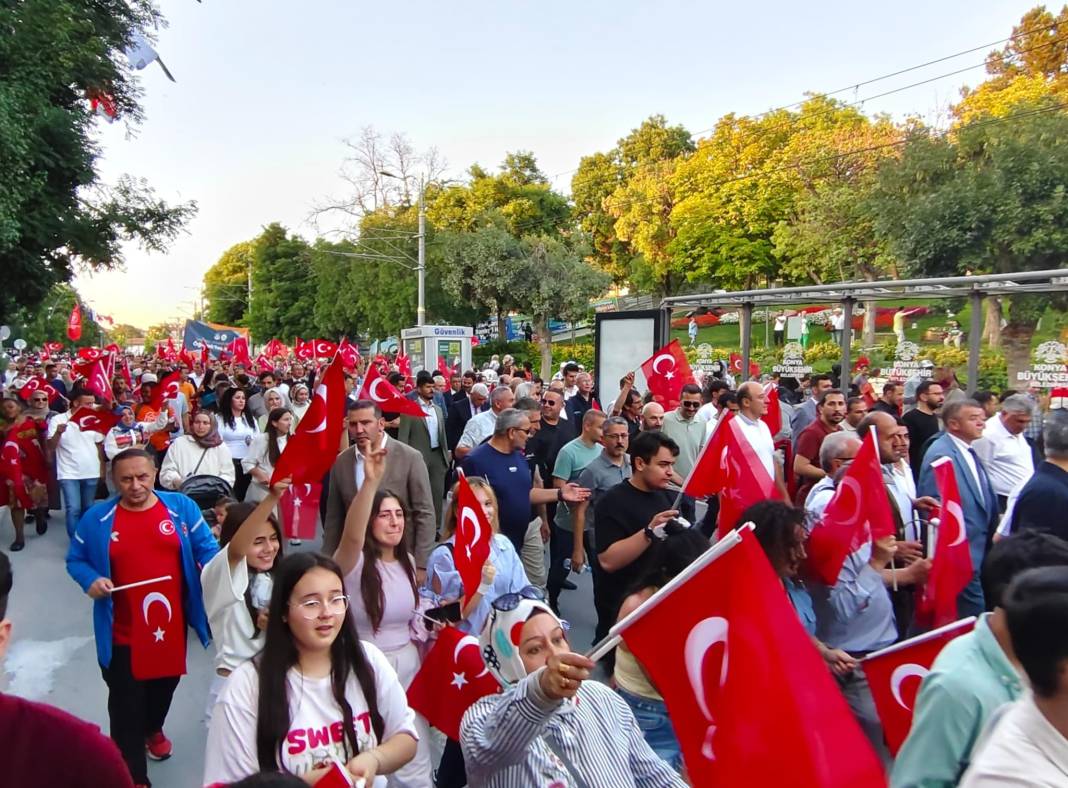 Konya'da 15 Temmuz için binler yürüdü! 7